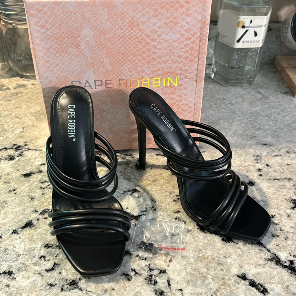 Cape Robbin heels